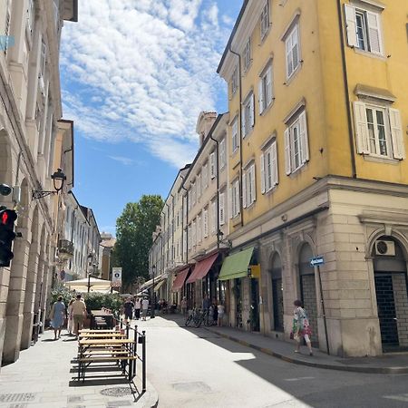 Cavana 10 Tirabora Short Rent Triëst Buitenkant foto